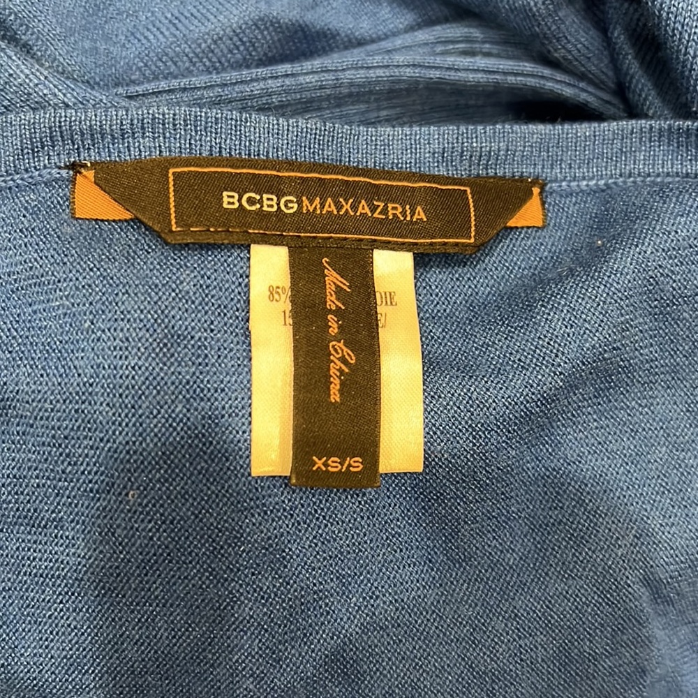 BCBG chal/cape - Picture 2 of 4
